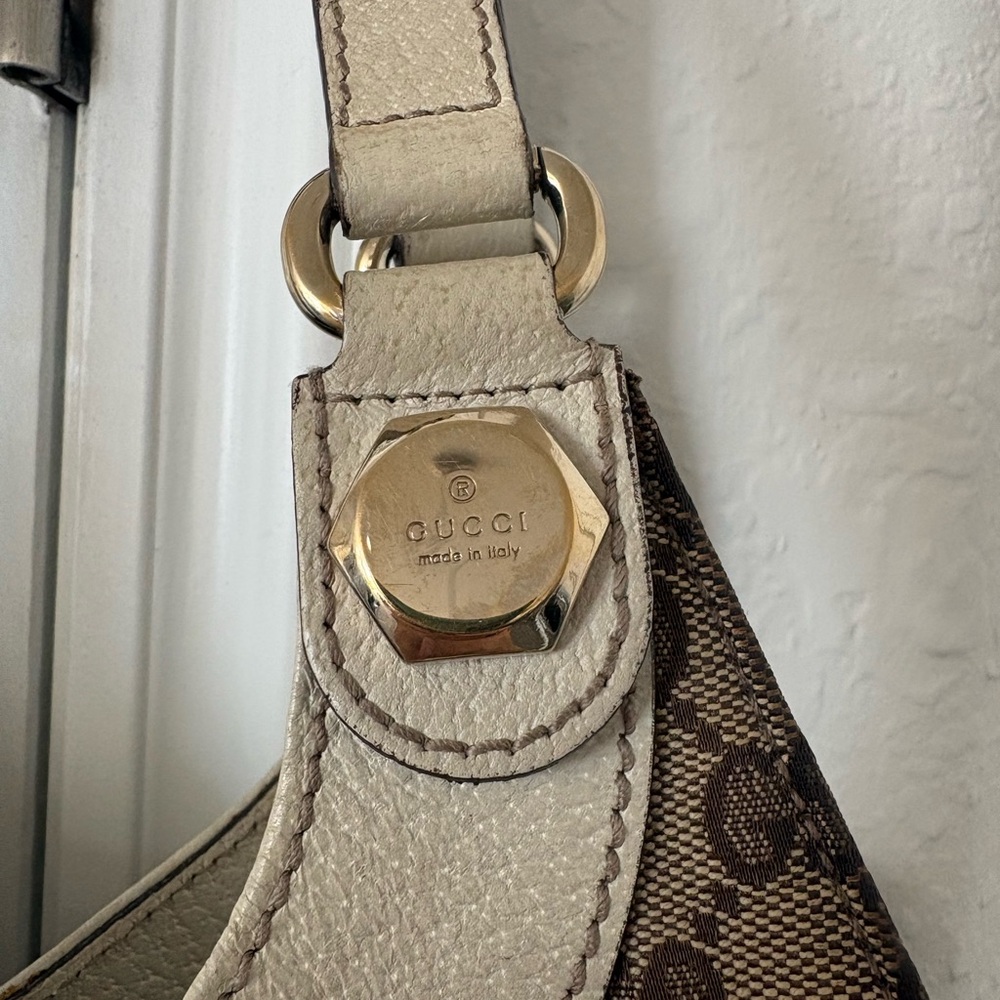 Gucci GG Canvas Leather White Charmy Medium Shoulder Bag - Picture 2 of 9